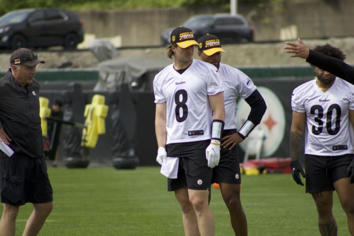 Steelers first-round pick works drills during practice.